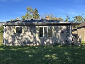 3341 Richfield Rd in Flint, MI - Building Photo