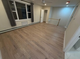 132-30 Pople Ave, Unit 6 in Queens, NY - Building Photo