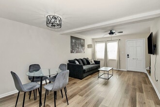 6314 Old Pineville Rd, Unit B in Charlotte, NC - Building Photo - Building Photo