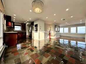 62 Upland Rd, Unit 3 in Winthrop, MA - Building Photo - Building Photo