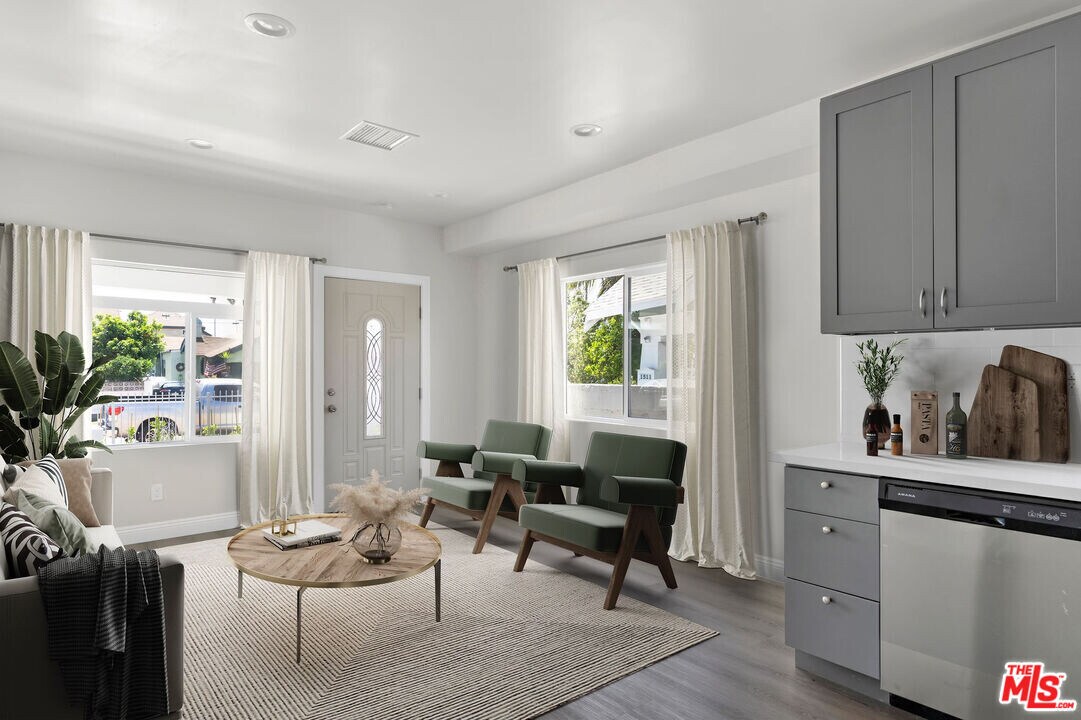 1509 W 50th St in Los Angeles, CA - Building Photo