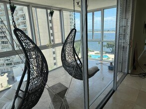 145 SE 25th Rd, Unit 1003 in Miami, FL - Foto de edificio - Building Photo