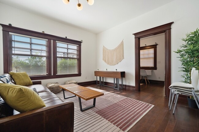 749 Columbia Ave, Unit 301 in Los Angeles, CA - Building Photo - Building Photo