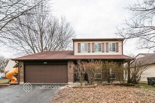 645 Dover Dr in Elgin, IL - Building Photo