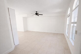 181 Waterford Dr in Jupiter, FL - Foto de edificio - Building Photo