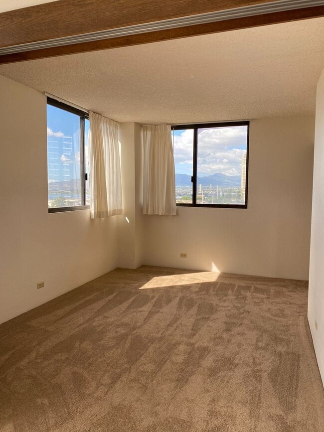 property at 98-351-351 Koauka Loop