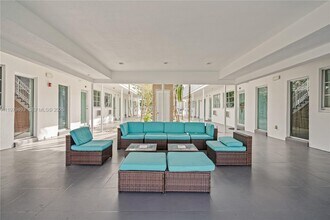 7950 Tatum Waterway Dr in Miami Beach, FL - Foto de edificio - Building Photo