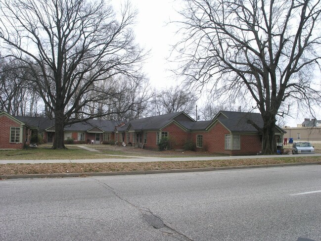 910 N Hollywood St in Memphis, TN - Foto de edificio - Building Photo