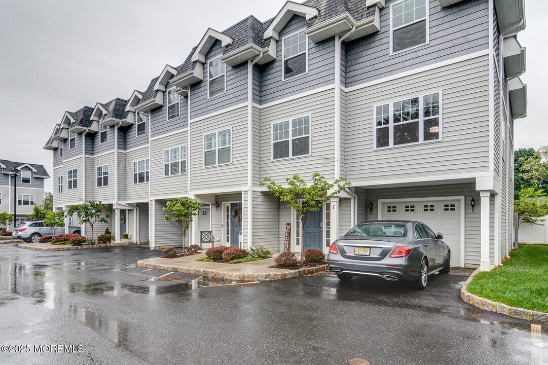 1 Fields Wy in West Long Branch, NJ - Building Photo