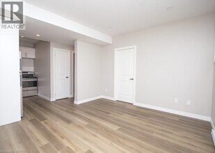 355 Wellington St in Brantford, ON - Building Photo - Building Photo