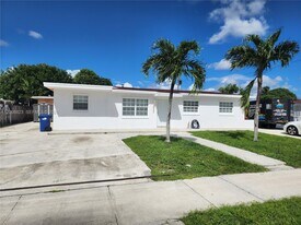 5431 NW 178th Terrace in Miami Gardens, FL - Building Photo