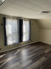 14 Dinsmore St, Unit 4 in Skowhegan, ME - Foto de edificio - Building Photo