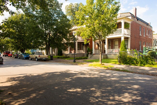 1115 E 8th St in Chattanooga, TN - Foto de edificio - Building Photo
