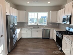 17212 Snug Harbor Rd in Charlotte, NC - Building Photo - Building Photo