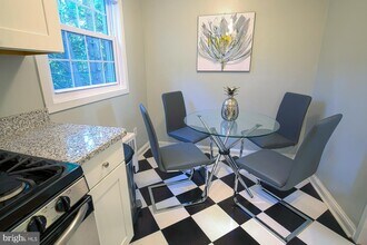 2053 N Woodstock St-Unit -201 in Arlington, VA - Building Photo - Building Photo