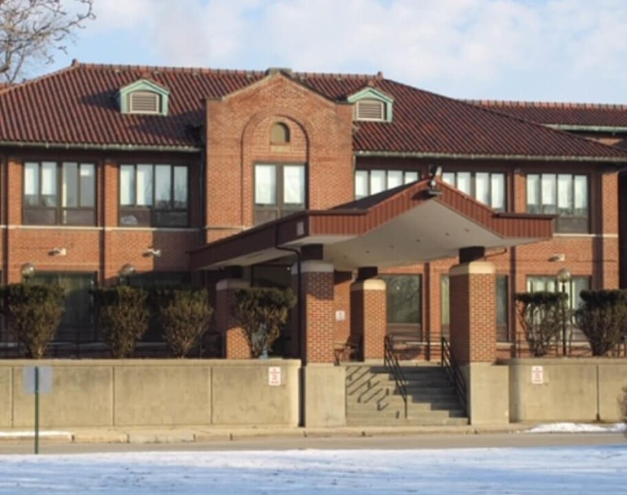 North Park Village Apts - 62+ in Chicago, IL - Foto de edificio