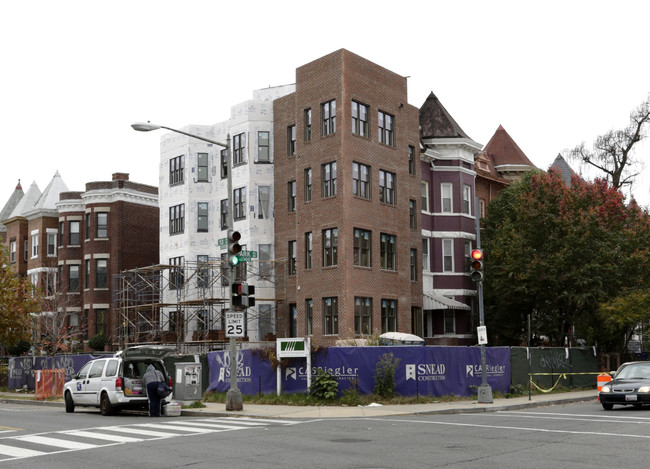 1300 Park Rd NW in Washington, DC - Building Photo - Building Photo