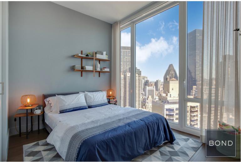 222 E 44th St in New York, NY - Building Photo