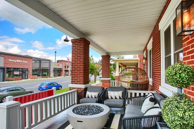 property at 144 W Chocolate Ave