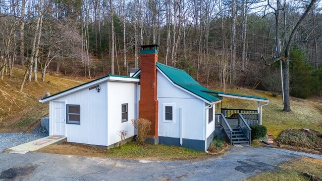 1239 E Fork Rd in Sylva, NC - Building Photo - Building Photo