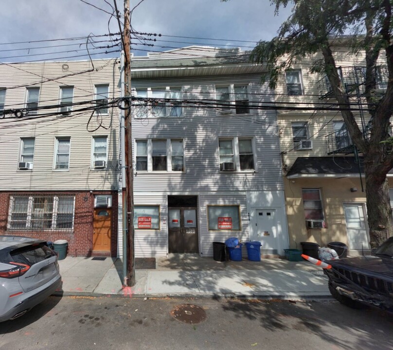 6041 56th Rd in Maspeth, NY - Building Photo