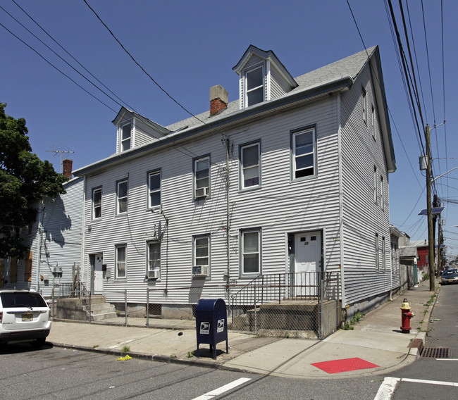 53-55 Oak St in Paterson, NJ - Building Photo - Building Photo