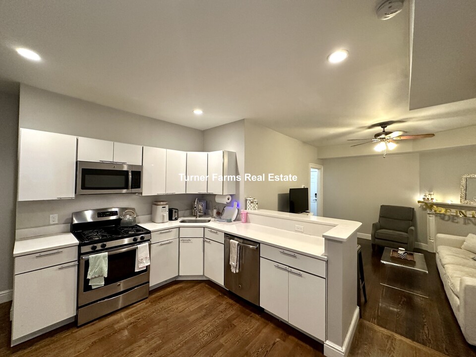 137 Hampshire St, Unit 1 in Cambridge, MA - Building Photo