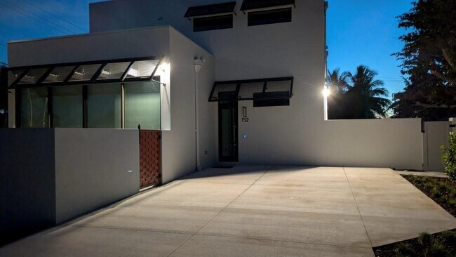 203 SW 2nd St in Delray Beach, FL - Building Photo - Building Photo