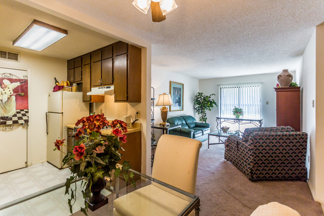 Hickory Pointe in Memphis, TN - Building Photo - Interior Photo