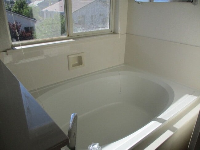 2615 Glen Eagles Dr in Reno, NV - Building Photo - Building Photo