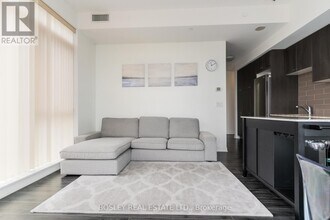 18 Rean Dr in Toronto, ON - Building Photo - Building Photo