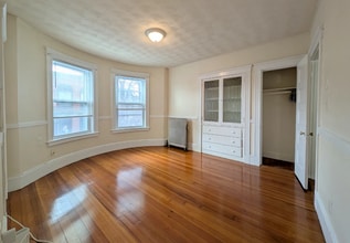 14 Sanborn Ave, Unit 18-5 in Somerville, MA - Foto de edificio - Building Photo