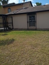 706 Continental Dr, Unit Apt 1 in Brownsville, TX - Foto de edificio - Building Photo