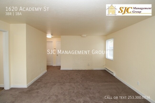 1620 Academy St in Sumner, WA - Building Photo - Building Photo