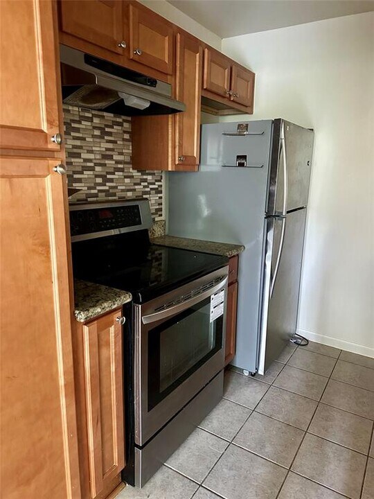 3045 Walnut Bend Ln in Houston, TX - Building Photo
