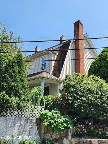 19 Valley Rd in Greenwich, CT - Foto de edificio - Building Photo