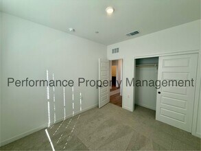 8710 Rawhide Ave in Shafter, CA - Building Photo - Building Photo