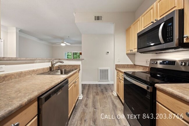 1300 Park W Blvd in Mount Pleasant, SC - Building Photo - Building Photo