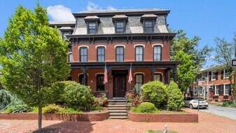 201 W Barnard St, Unit 1 in West Chester, PA - Building Photo