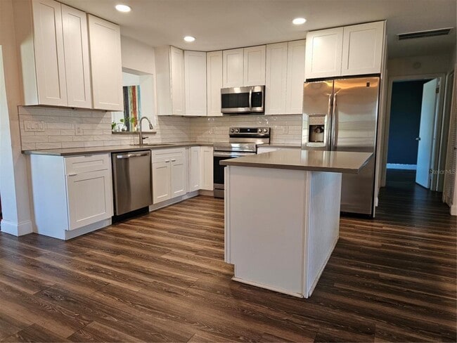 2631 Ridge Top Way in Valrico, FL - Building Photo - Building Photo