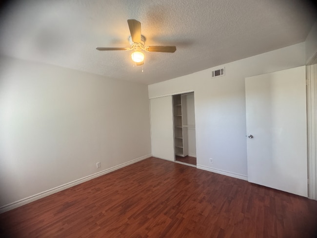 21496 Firwood in Lake Forest, CA - Foto de edificio - Building Photo