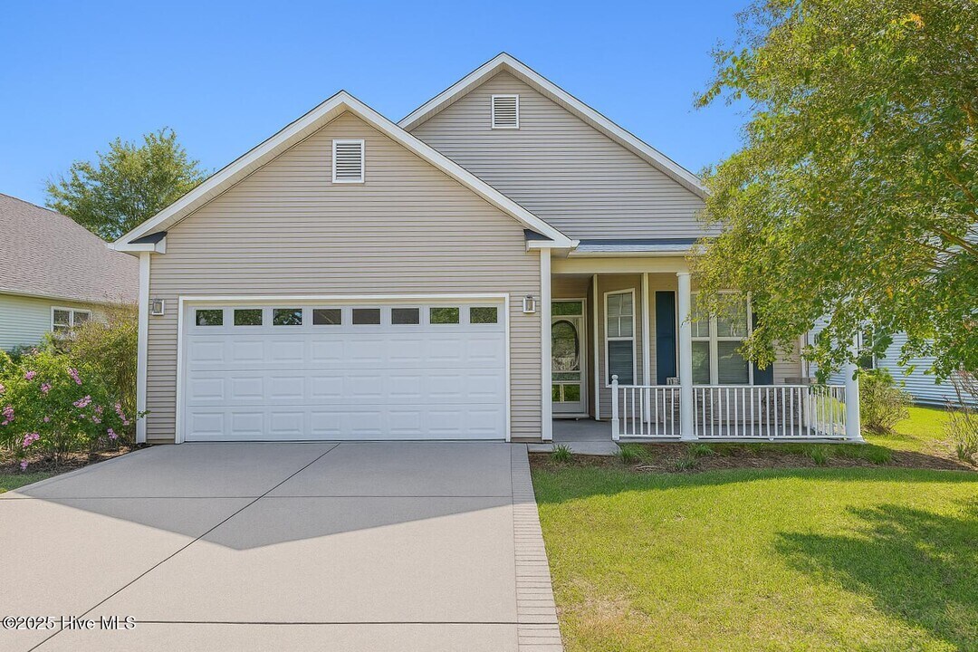 124 Azalea Dr in Hampstead, NC - Building Photo