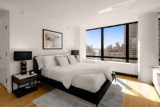 1113 York Ave in New York, NY - Building Photo - Building Photo