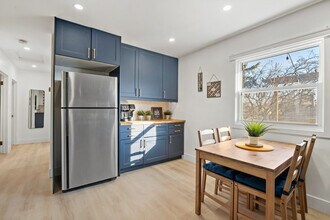 7916-7936 36 Ave NW in Calgary, AB - Building Photo - Building Photo