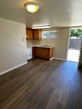 225 Vine St in Willows, CA - Building Photo - Building Photo