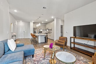 5820 1/2 Cameron Rd in Austin, TX - Foto de edificio - Building Photo