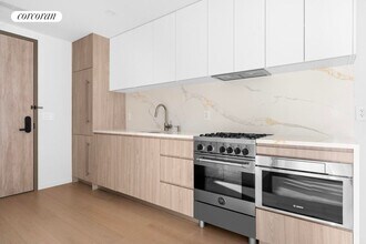 11-36-36 45th Rd in Queens, NY - Building Photo - Building Photo