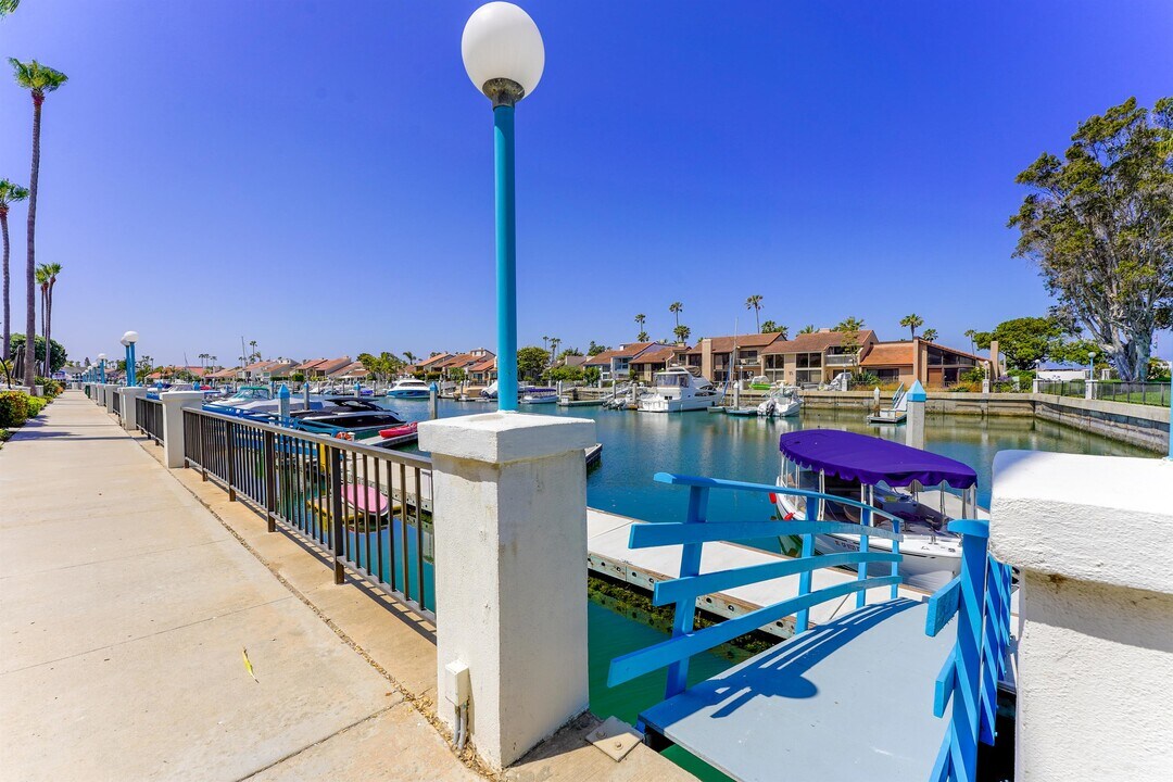 101 Kingston Ct W in Coronado, CA - Building Photo
