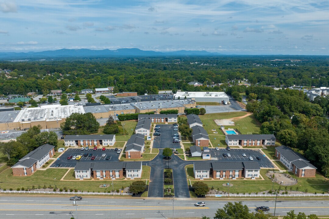 The Bradford Apartments in Greer, SC - Foto de edificio