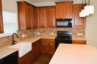 3240 W Whitestone Blvd in Cedar Park, TX - Building Photo - Building Photo